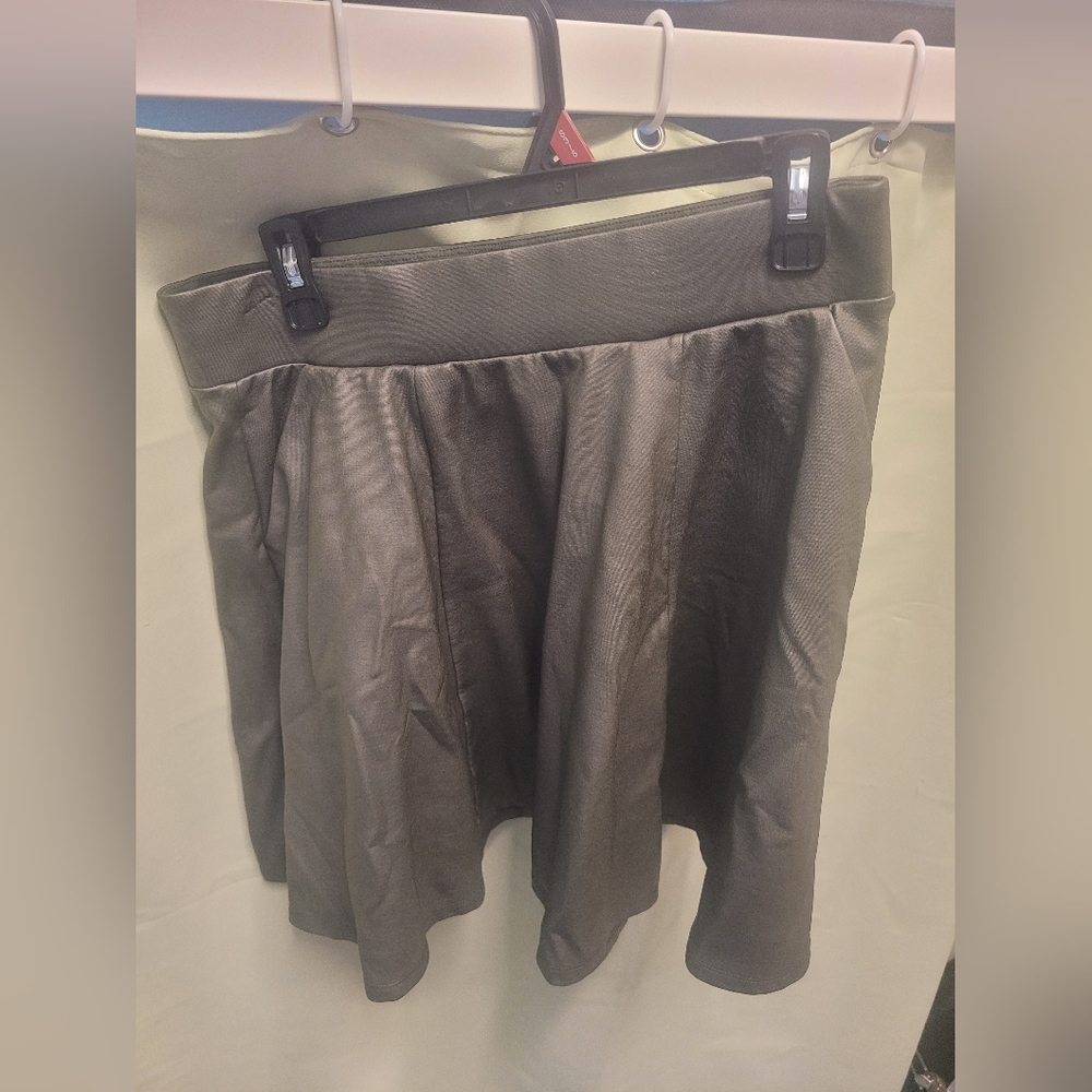 Cute Green Skirt (WITH POCKETS!!!)